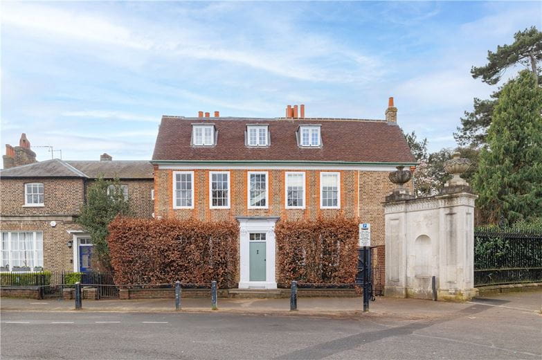 5 bedroom house, Kew Green, Richmond TW9 - Let Agreed
