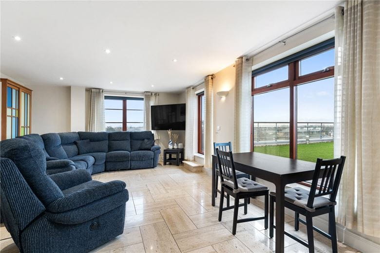 2 bedroom flat, Hills Road, Cambridge CB2 - Sold STC