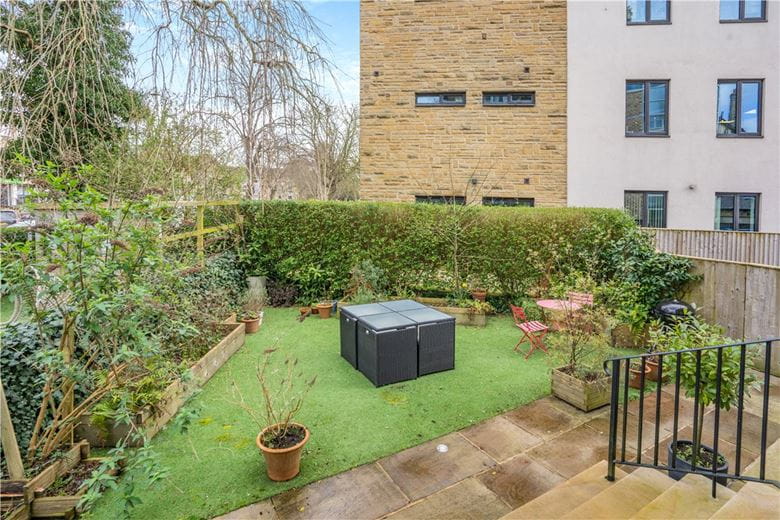 4 bedroom flat, Apartment 3, 28 Victoria Avenue HG1 - Available