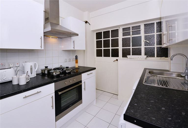 2 bedroom flat, Fulham Road, London SW3 - Available