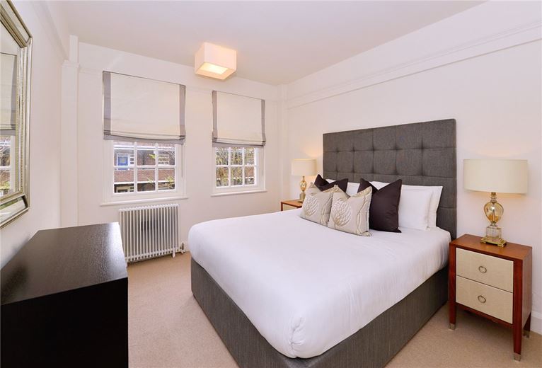 2 bedroom flat, Fulham Road, London SW3 - Available