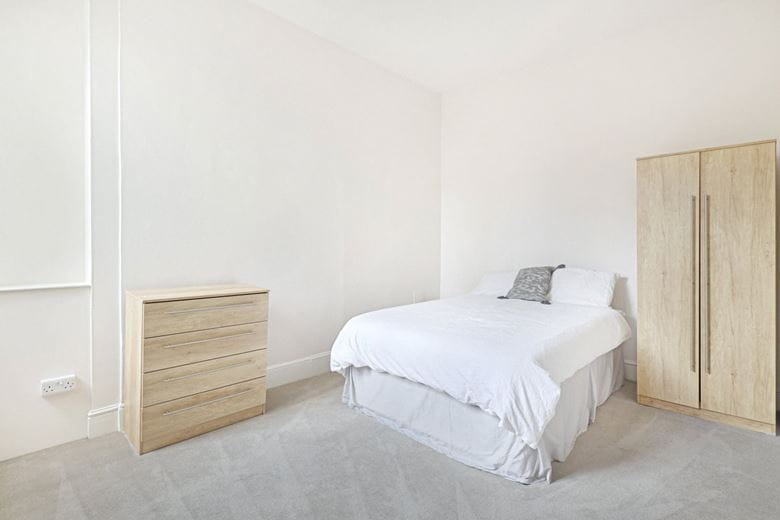 2 bedroom flat, Egerton Gardens, Knightsbridge SW3 - Available