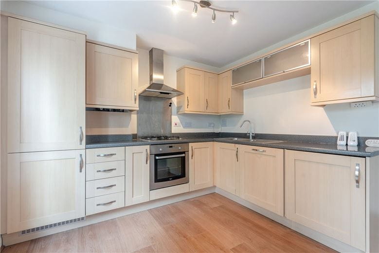 2 bedroom flat, Ashbourne Court, Winton Close SO22 - Available