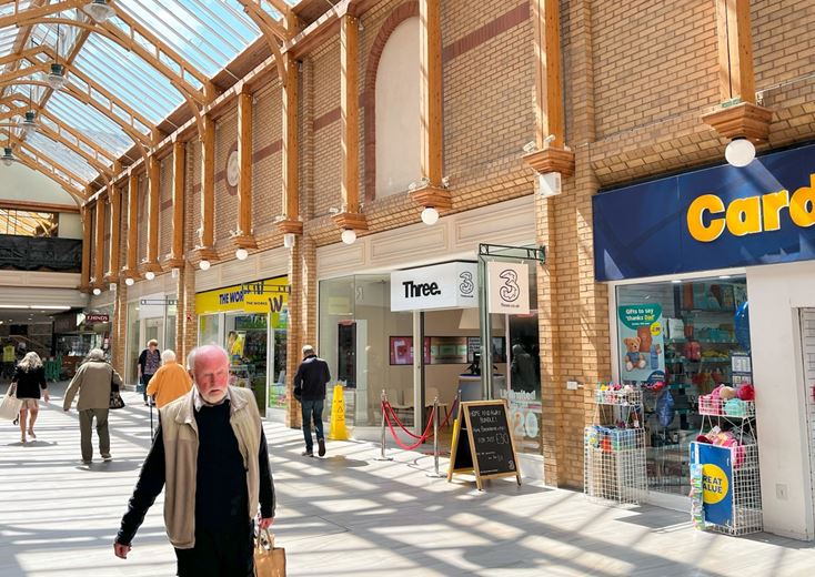 530 Sq M , Unit 8, Green Lanes Shopping Centre EX31 - Available