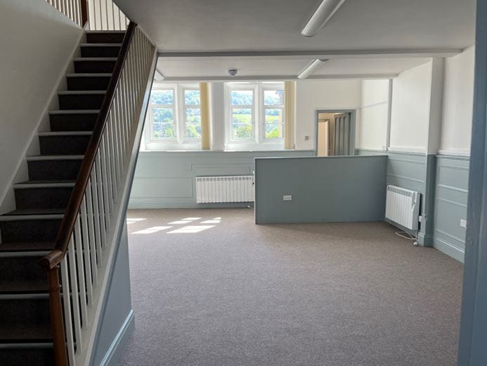 1,194 Sq Ft , 1st Floor Office Suite, South Parade BA2 - Available
