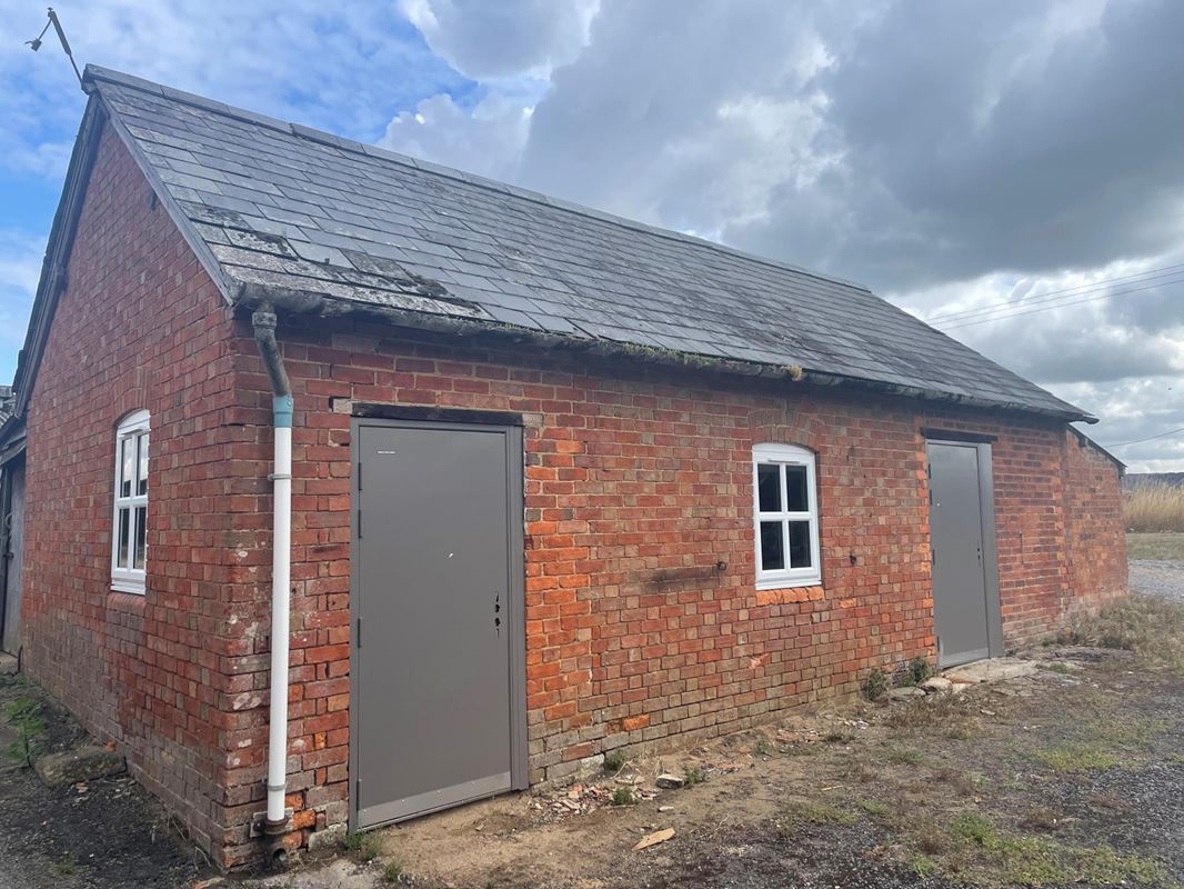 438 Sq Ft , Unit B - Red Brick Barn, Sandridge Lane SN15 - Available