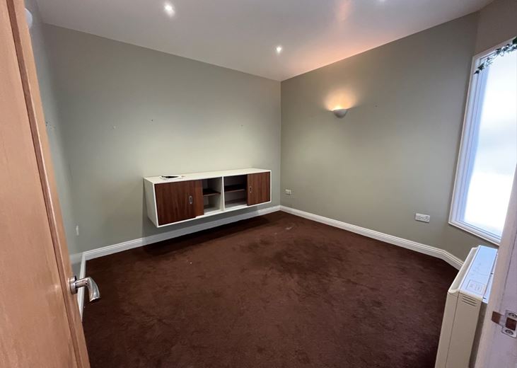 834 Sq Ft , Unit 10, Bank Street - Available