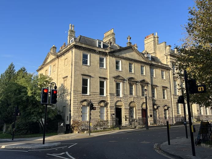 415 Sq Ft , 14 Queens Square, Queen Square BA1 - Available