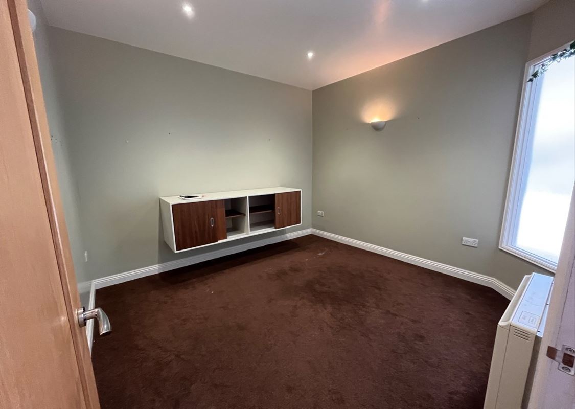 834 Sq Ft , 10 Bank Street SN12 - Under Offer