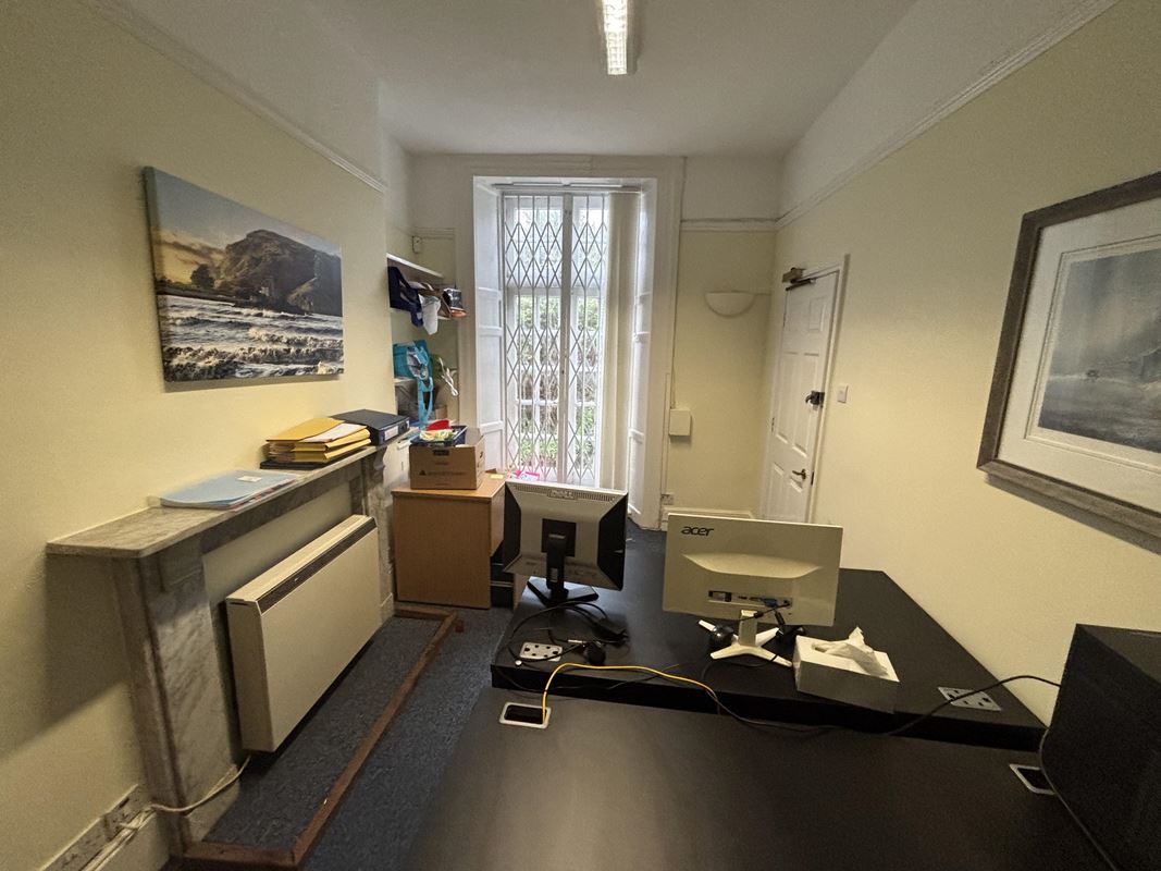 1,273 Sq Ft , 4 Middle Street TA1 - Available