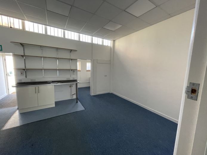 89.2 Sq M , 98 High Street BS23 - Available