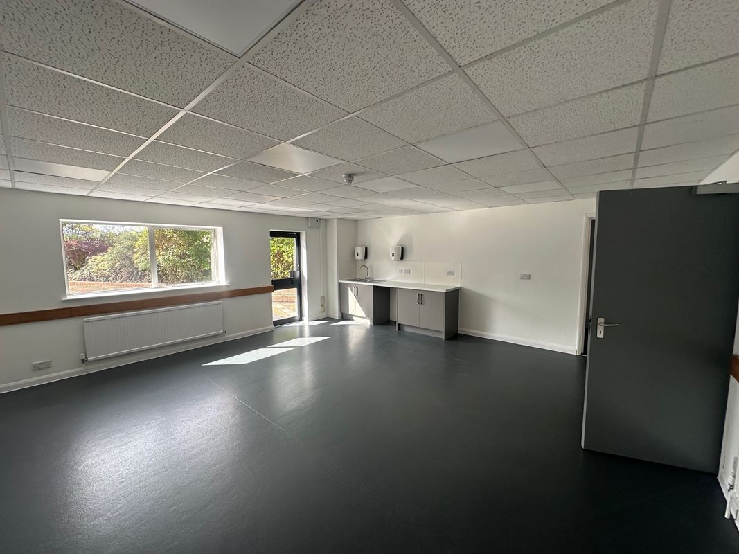 44,684 Sq Ft , 41 Edison Road PE27 - Under Offer