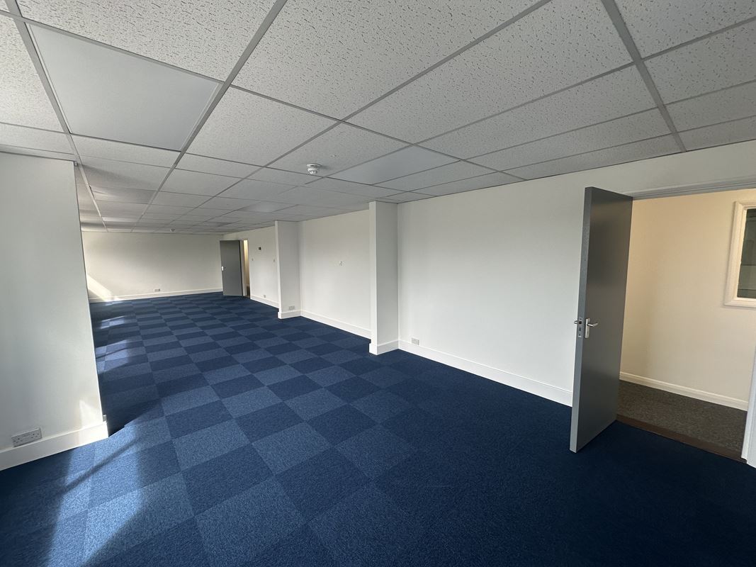 44,684 Sq Ft , 41 Edison Road PE27 - Under Offer