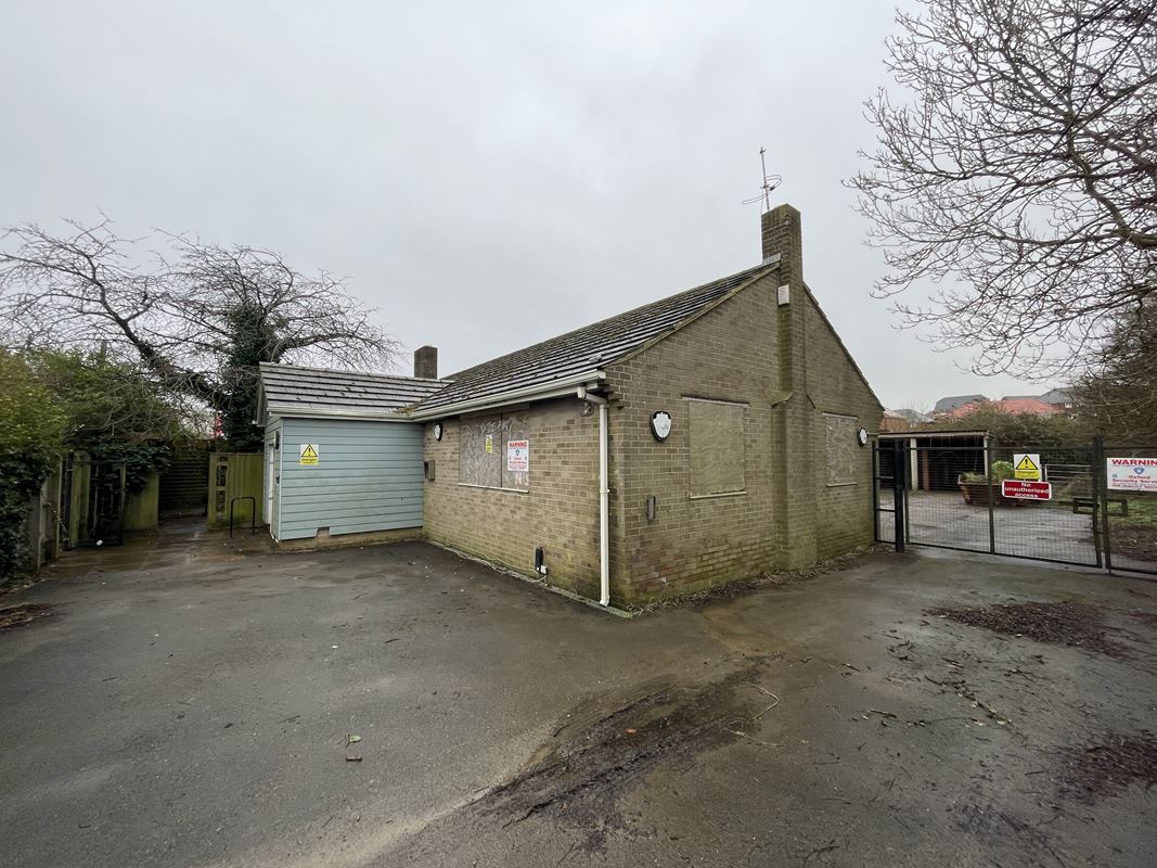 0.73 acres , Land And Buildings Off Highworth Road Faringdon, Highworth Road  SN7 - Available