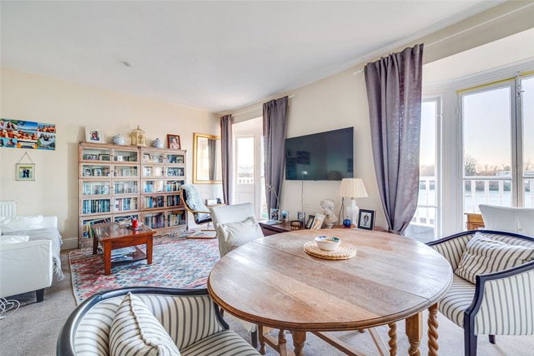 2 bedroom flat, The Terrace, London SW13 - Let Agreed