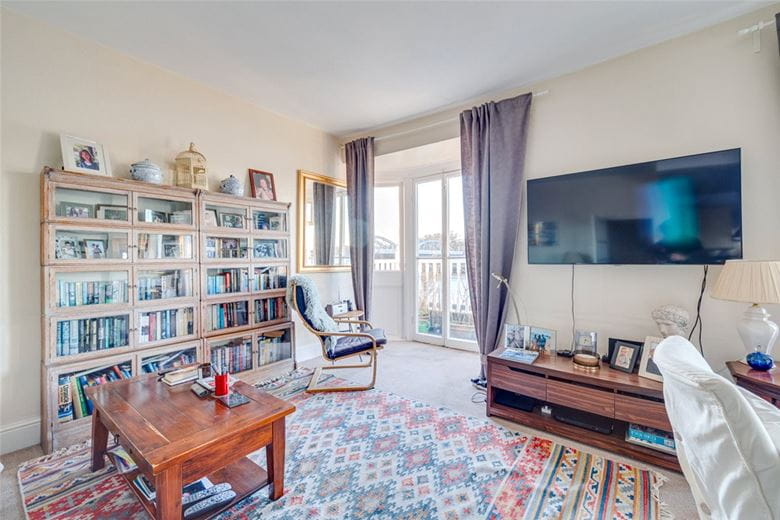 2 bedroom flat, The Terrace, London SW13 - Let Agreed