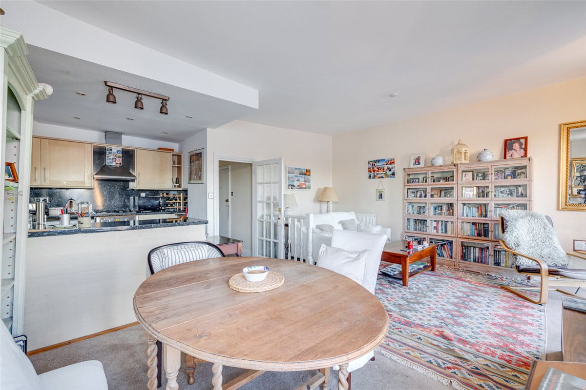 2 bedroom flat, The Terrace, London SW13 - Let Agreed