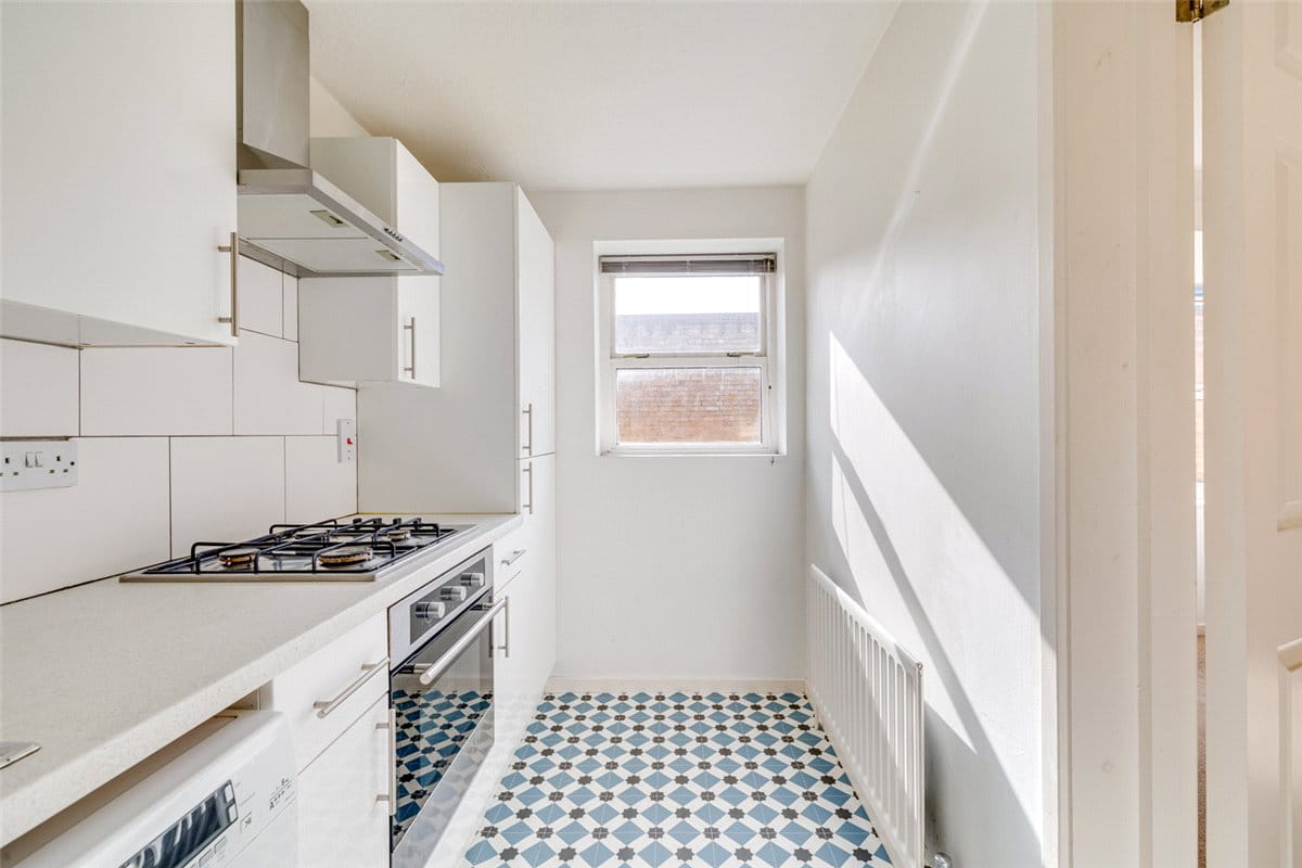 1 bedroom flat, Dovecote Gardens, London SW14