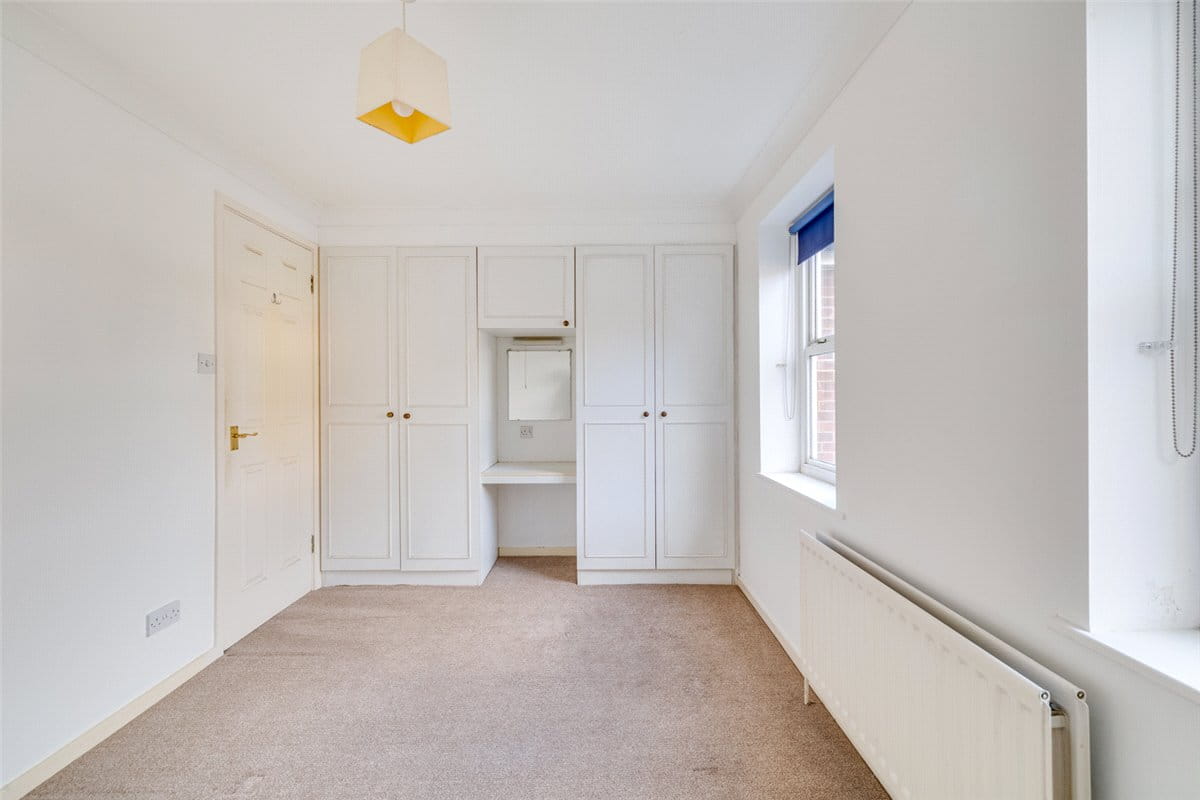 1 bedroom flat, Dovecote Gardens, London SW14