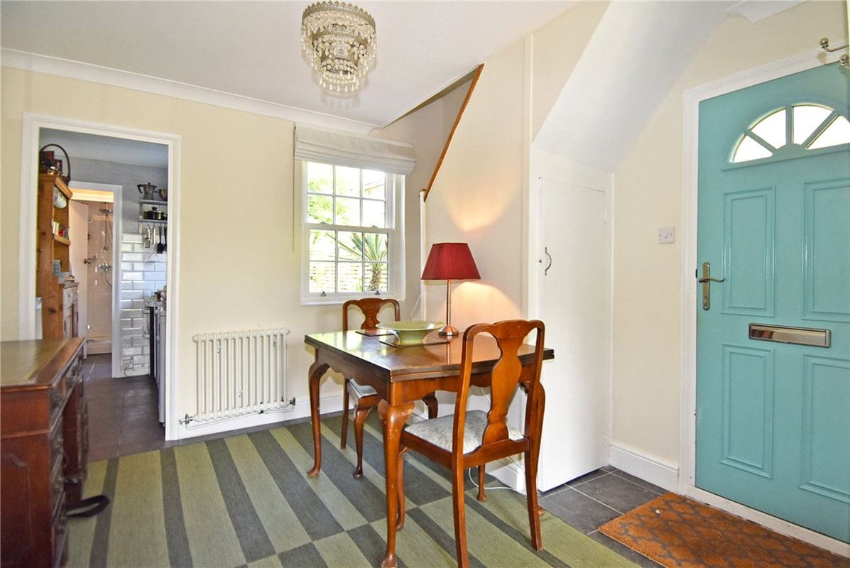2 bedroom cottage, Field View Cottage, Craig Road TW10 - Let Agreed