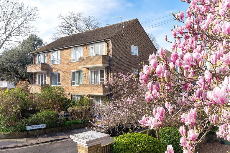 2 bedroom flat, The Hermitage, London SW13 - Let Agreed
