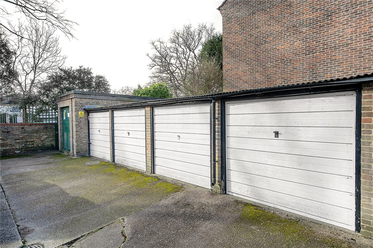 2 bedroom flat, The Hermitage, London SW13 - Let Agreed