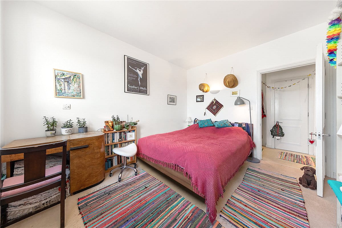 1 bedroom flat, Vineyard Heights, 30 Mortlake High Street SW14