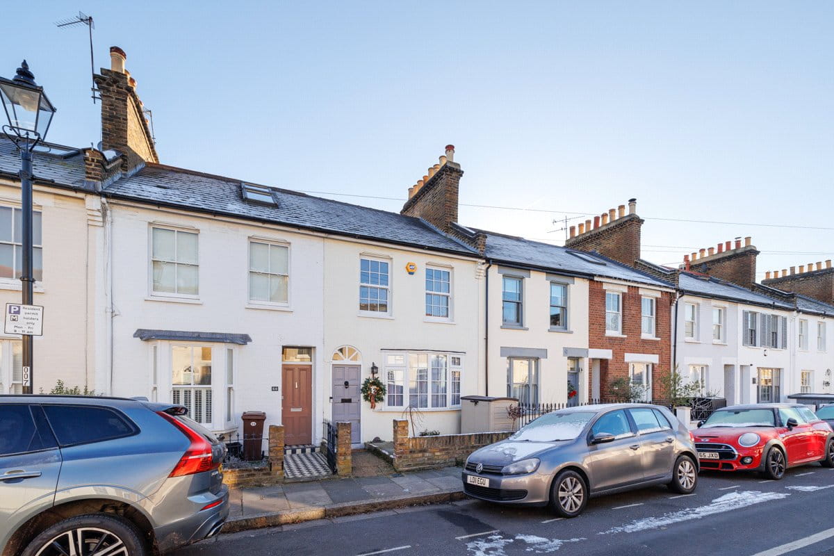 2 bedroom house, Thorne Street, London SW13 - Let Agreed