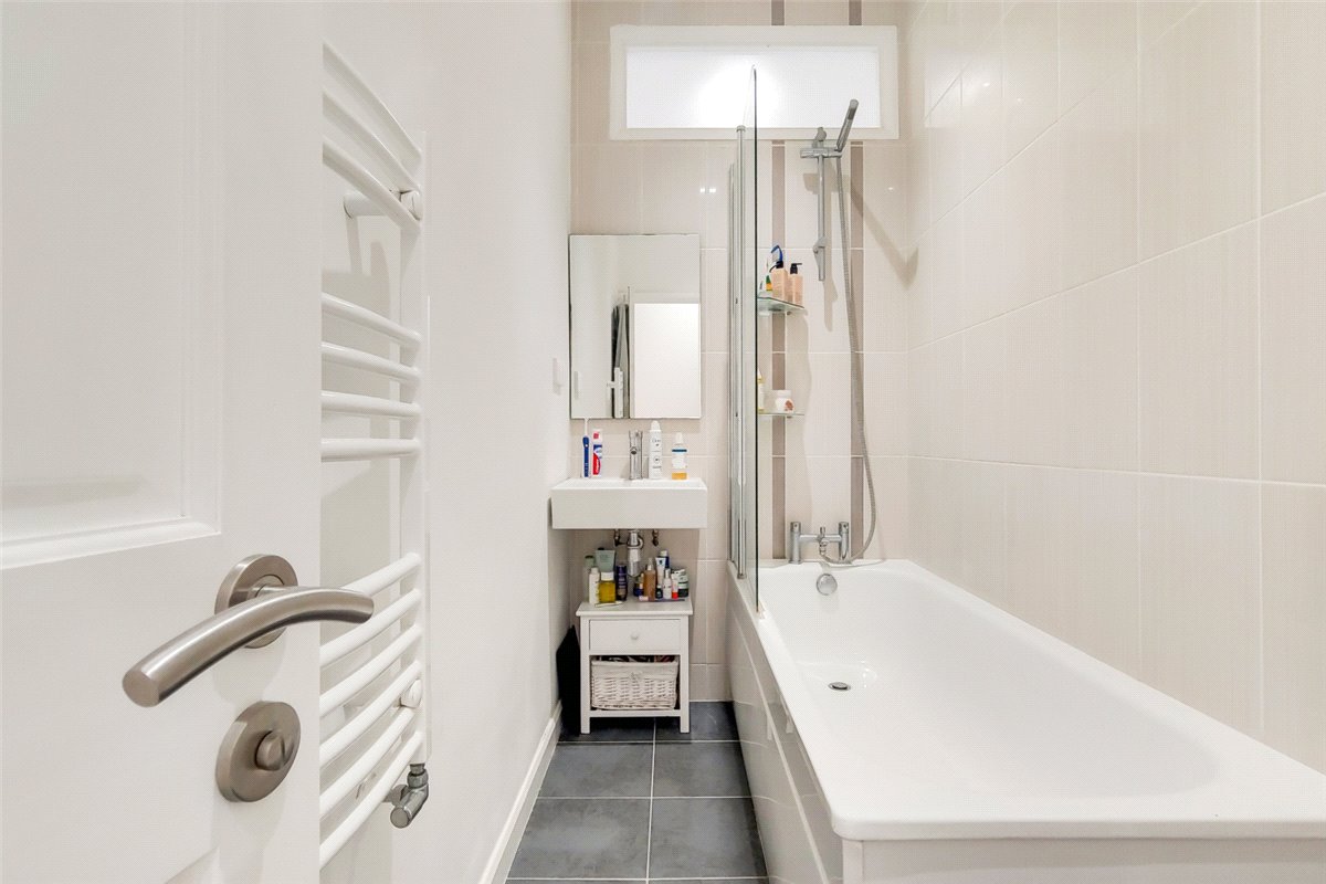 1 bedroom flat, White Hart Lane, London SW13 - Let Agreed