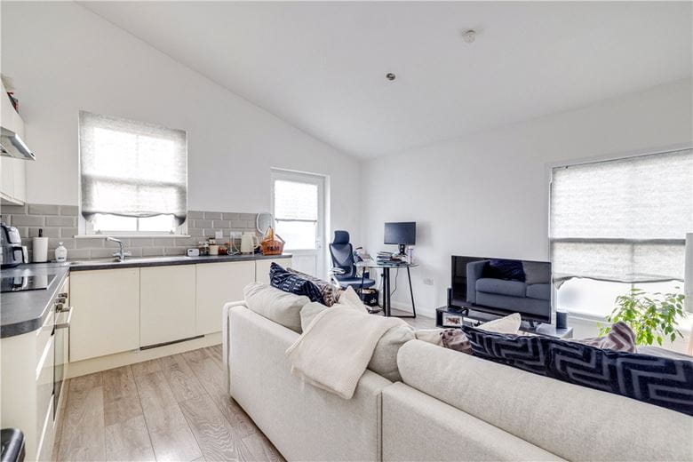 1 bedroom flat, White Hart Lane, London SW13 - Let Agreed