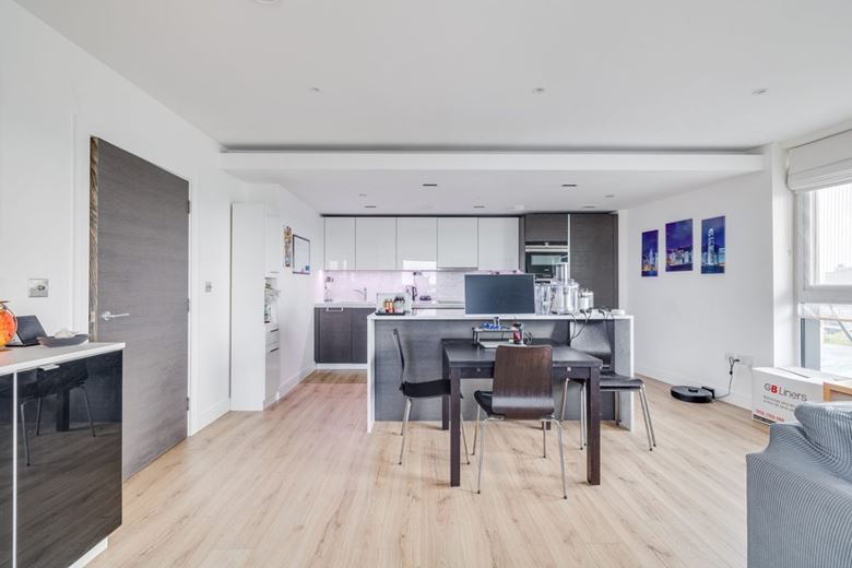 2 bedroom flat, Montpellier House, Glenthorne Road W6