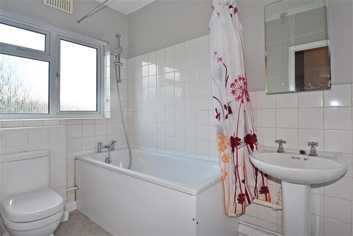 1 bedroom flat, Richmond Road, Kingston upon Thames KT2 - Let Agreed