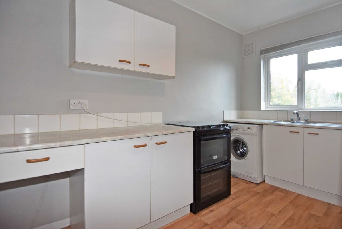 1 bedroom flat, Richmond Road, Kingston upon Thames KT2 - Let Agreed