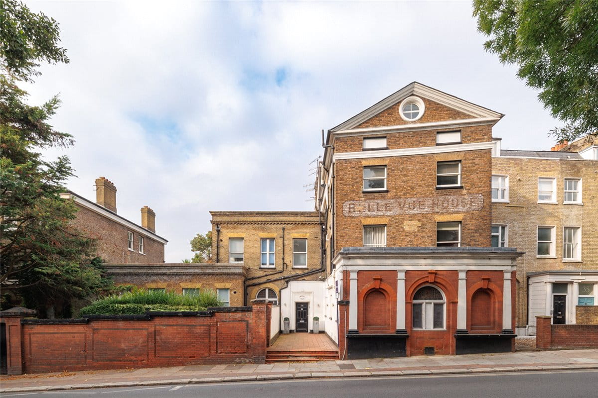 2 bedroom flat, Petersham Road, Richmond TW10 - Let Agreed