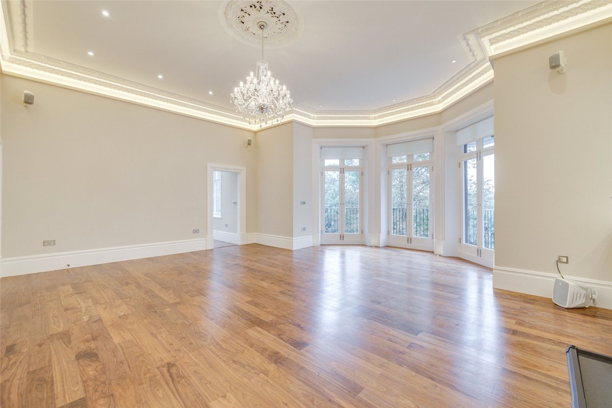 2 bedroom flat, Petersham Road, Richmond TW10 - Let Agreed