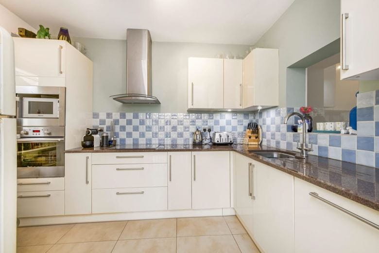 3 bedroom house, Lock Road, Richmond TW10 - Available