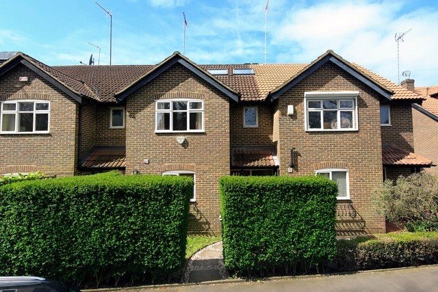 3 bedroom house, Lower Grove Road, Richmond TW10 - Let Agreed