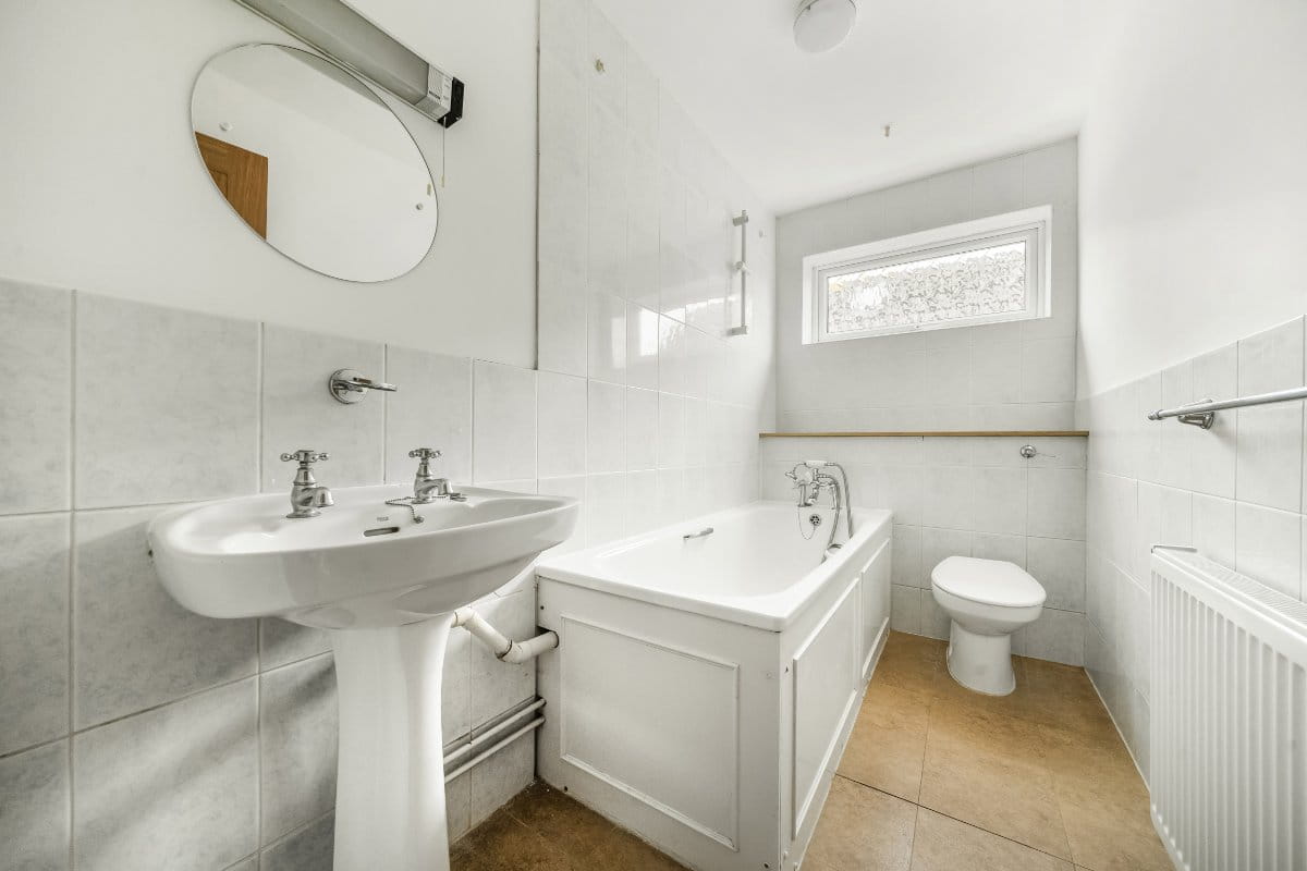 4 bedroom house, Fisherman Close, Richmond TW10 - Available