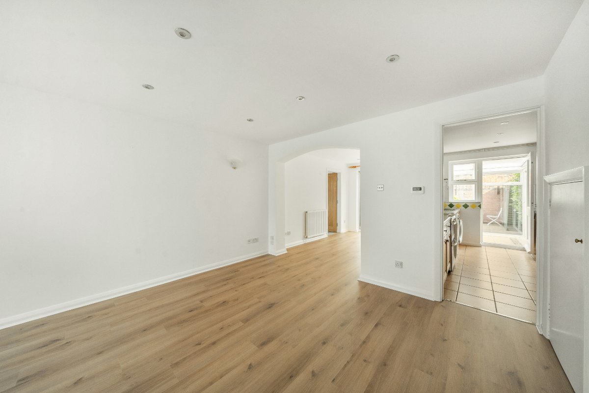 4 bedroom house, Fisherman Close, Richmond TW10 - Available