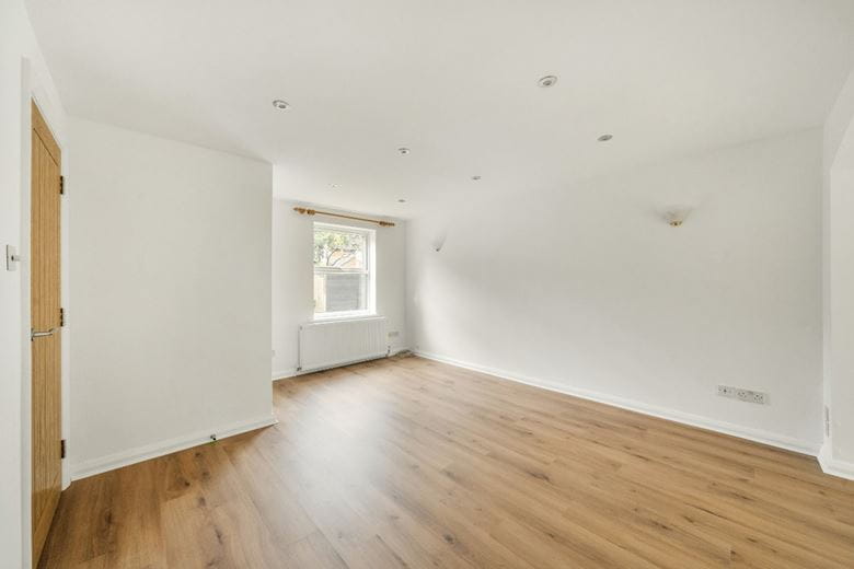 4 bedroom house, Fisherman Close, Richmond TW10 - Let Agreed