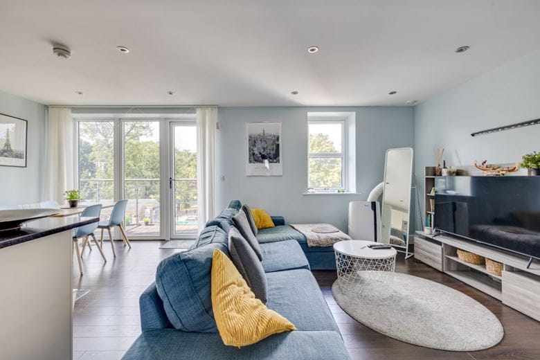 2 bedroom flat, Roehampton Lane, London SW15 - Available
