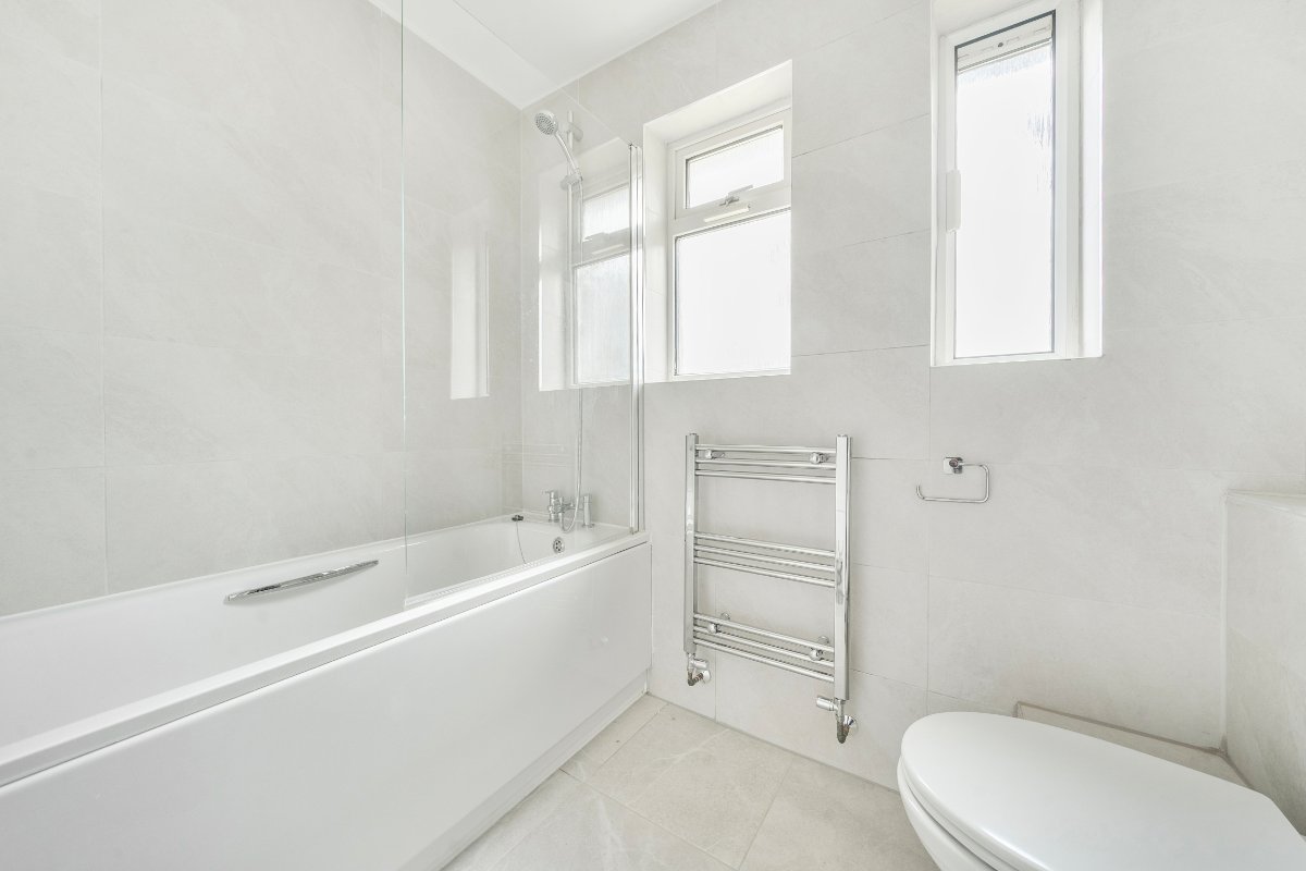 3 bedroom maisonette, Ham Street, Richmond TW10 - Available