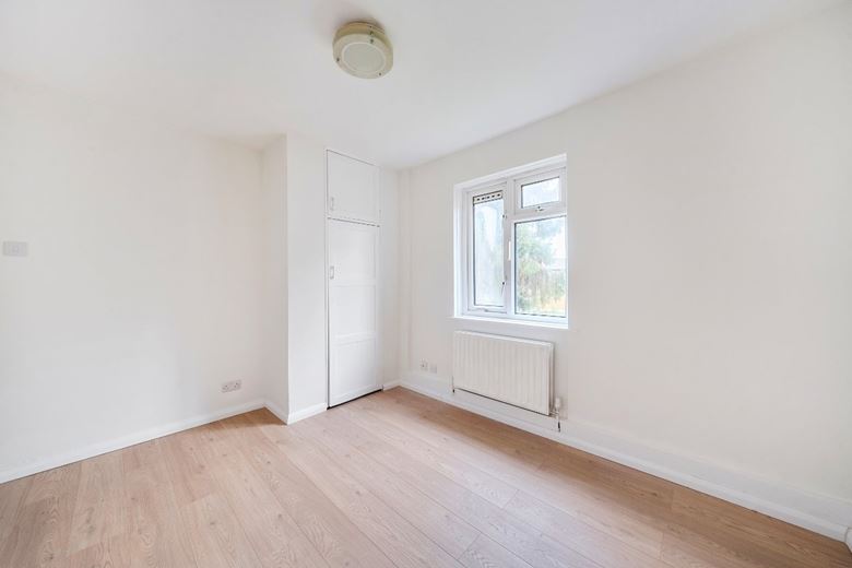 3 bedroom maisonette, Ham Street, Richmond TW10 - Available