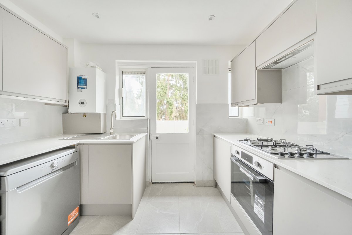 3 bedroom maisonette, Ham Street, Richmond TW10 - Available