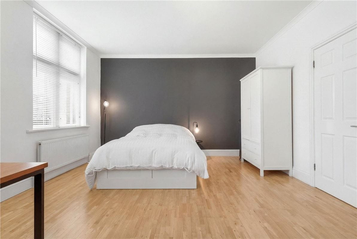 1 bedroom , Chiswick High Road, London W4