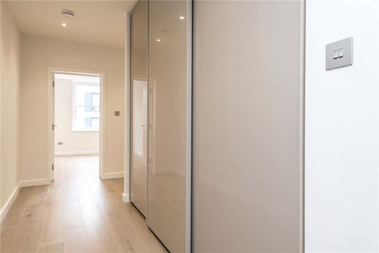 1 bedroom flat, King Street, Hammersmith W6