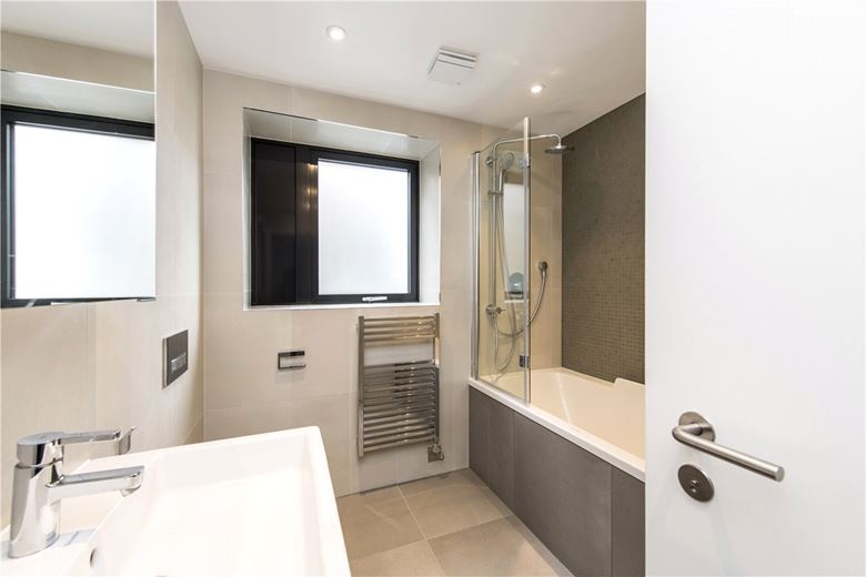 1 bedroom flat, King Street, Hammersmith W6