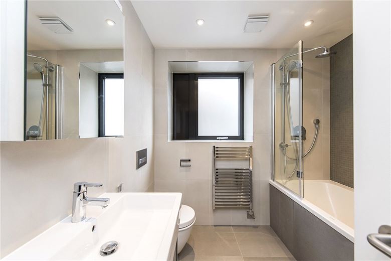 1 bedroom flat, King Street, Hammersmith W6