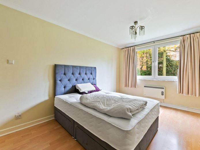 2 bedroom flat, Eaton Drive, Kingston upon Thames KT2