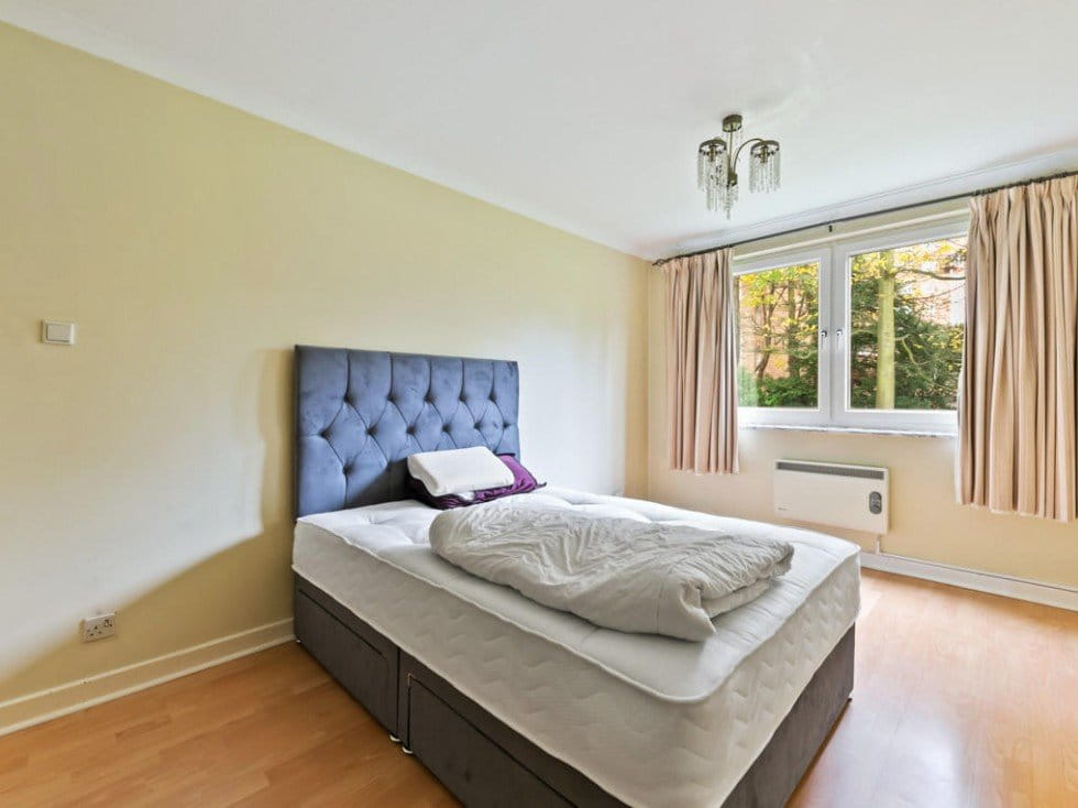 2 bedroom flat, Eaton Drive, Kingston upon Thames KT2